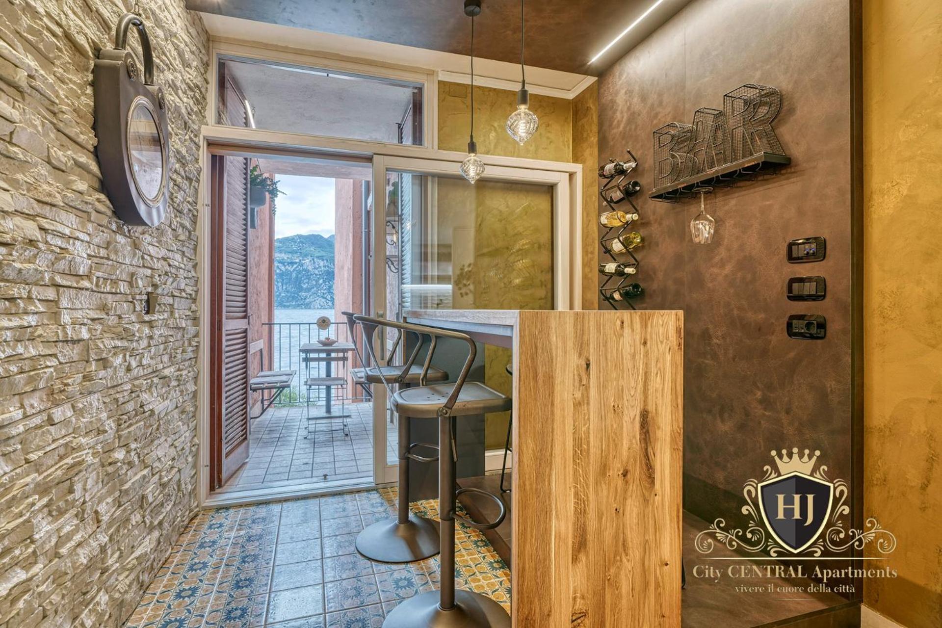 City Central Apartment Romantic Lakefront Balcony - Malcesine - Porto Vecchio 11 Exterior photo